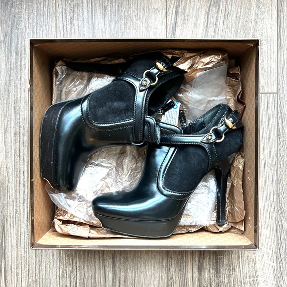 Gucci Black Patent Leather Ankle Booties | 38.5 - Picture 5 of 13